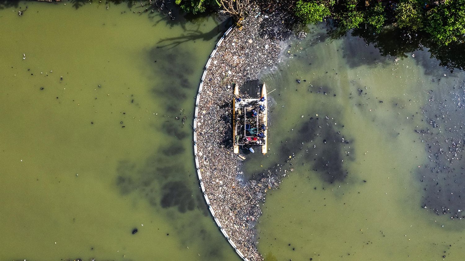 Trashboom sorgt mit schwimmenden Barrieren für saubere Gewässer.